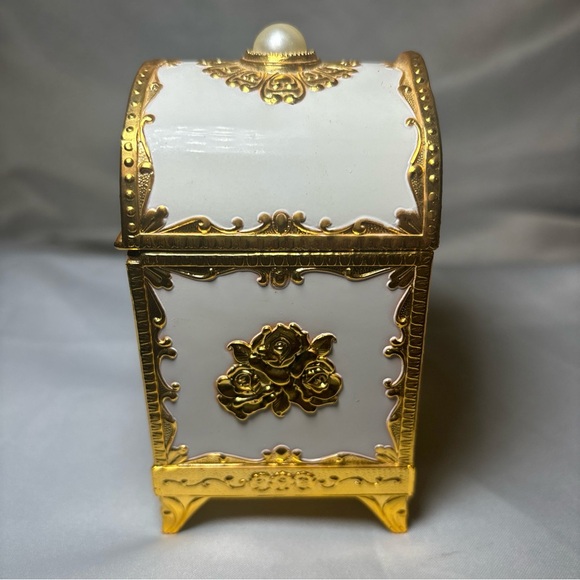 Taj Importing Co Japan White & Gold Enamel Metal Musical Jewelry Box Retail 200$ - Picture 11 of 15